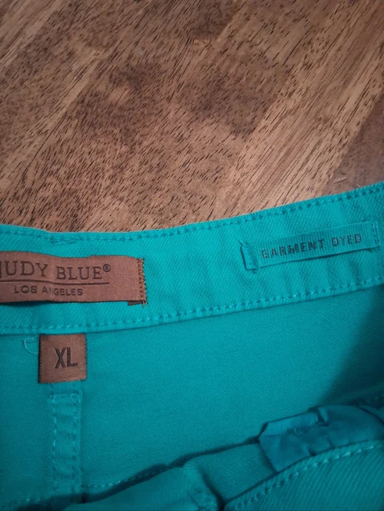Judy Blue NWOT Teal Garment Dyed Mid Rise Frayed Hem Shorts XL - Picture 5 of 7
